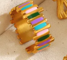 Ανοιχτό Δαχτυλίδι με Πολύχρωμες Ρίγες σε Gold Plated Stainless Steel