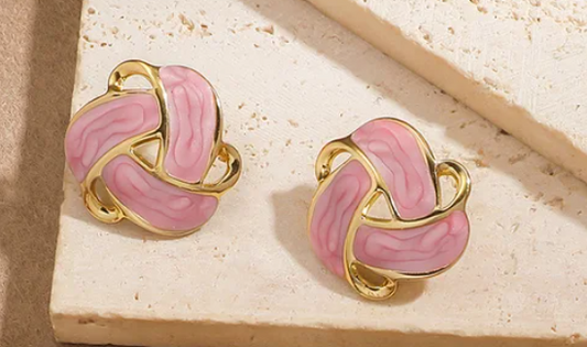 Σκουλαρίκια από Stainless Steel με Ροζ Σμάλτο και Gold Plated Λεπτομέρειες